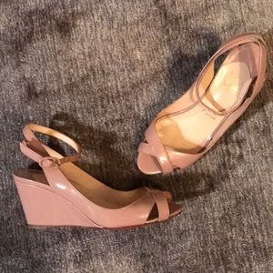 Christian louboutin nude patent leather wedge